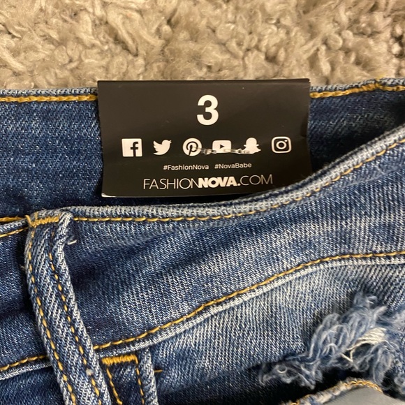 Fashion Nova Jeans - Picture 4 of 9